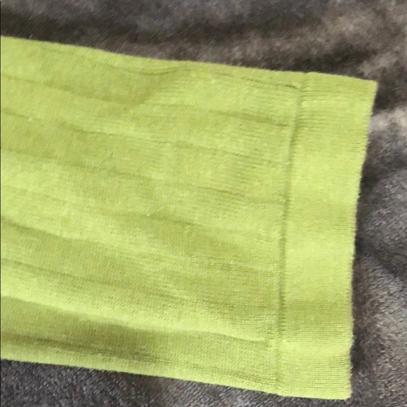 olive green V-neck sweater - Picture 3 of 4